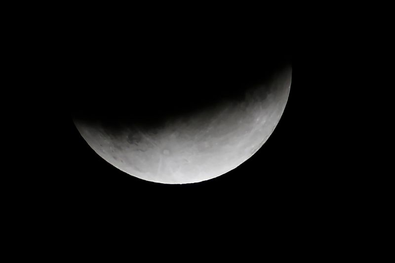 El eclipse parcial de luna, en imágenes