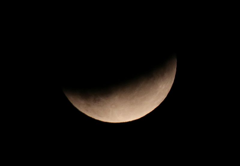 El eclipse parcial de luna, en imágenes