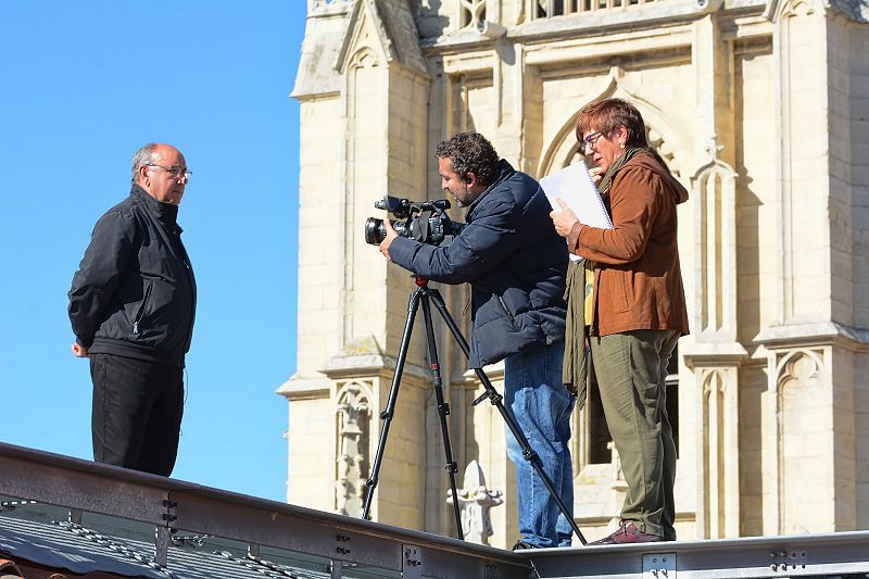 Mayo 2019. Isabel Ter&aacute;n entrevista a Mario Gonz&aacute;lez Mart&iacute;nez, Administrador de la catedral de Le&oacute;n en el mismo lugar que sufri&oacute; el incendio de 1966.