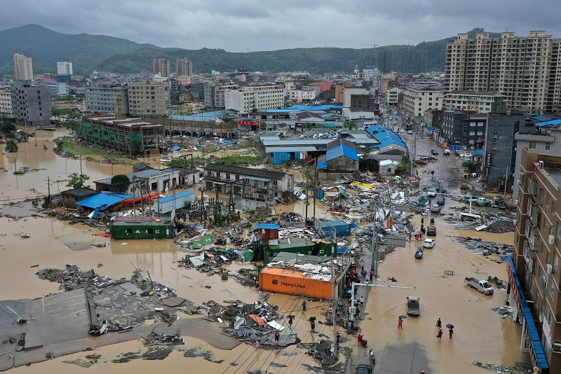 La ciudad de Dajing parcialmente sumergida tras las inundaciones provocadas por el tifón Lekima.