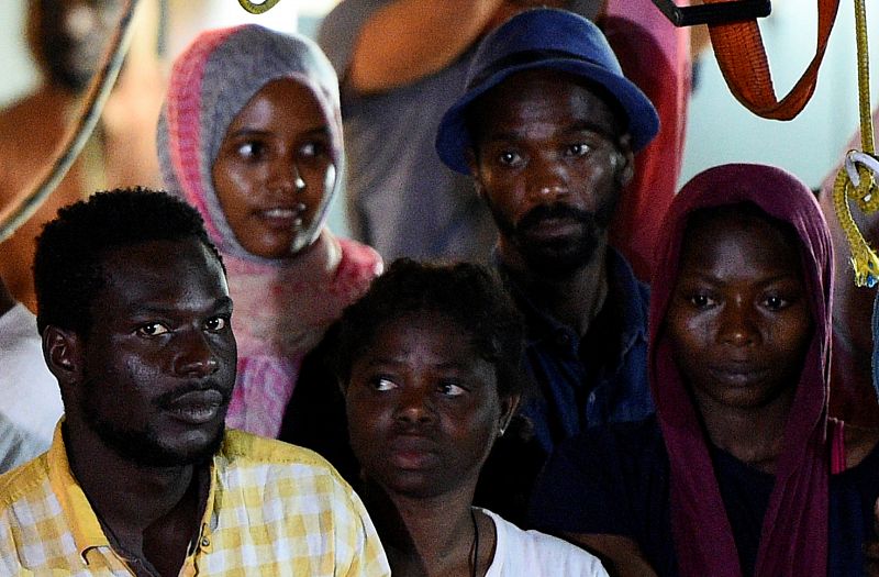 El desembarco de los 83 migrantes del Open Arms al puerto de Lampedusa