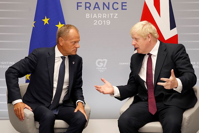 El primer ministro del Reino Unido, Boris Johnson, junto al presidente del Consejo Europeo, Donald Tusk