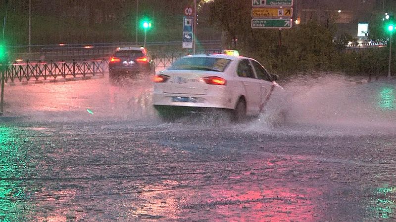 Las fuertes lluvias caídas en la capital dejan más de 200 incidencias.