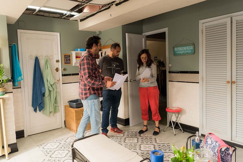 Moments del rodatge de la sèrie Bany compartit