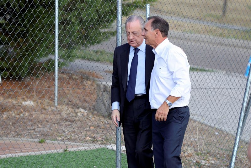 El presidente del Real Madrid, Florentino Pérez (i)