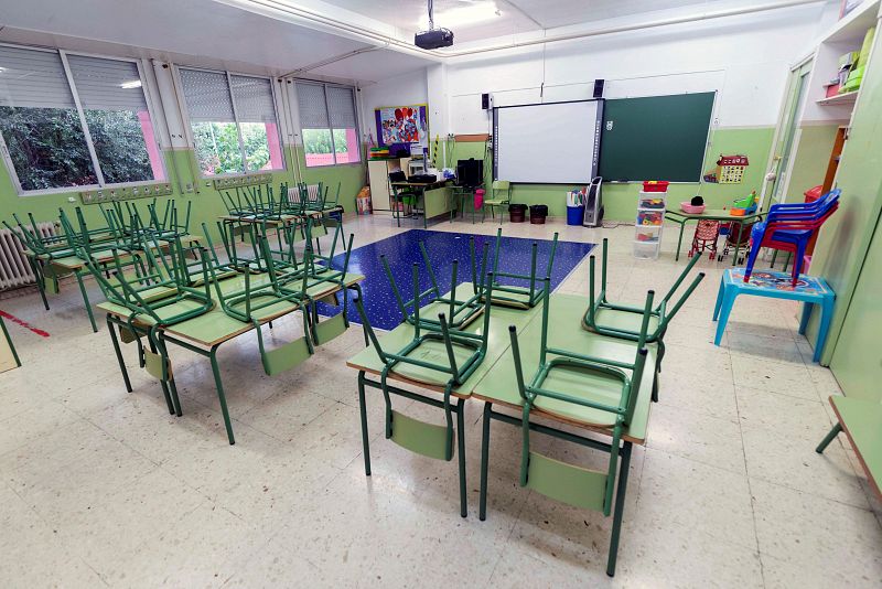 Gota fría: Un aula vacía del colegio público de Santa María de Gracia de Murcia.