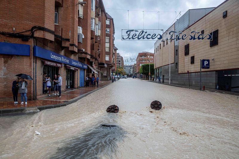 Gota fría: La avenida de Granada de Molina de Segura, Murcia, inundada.