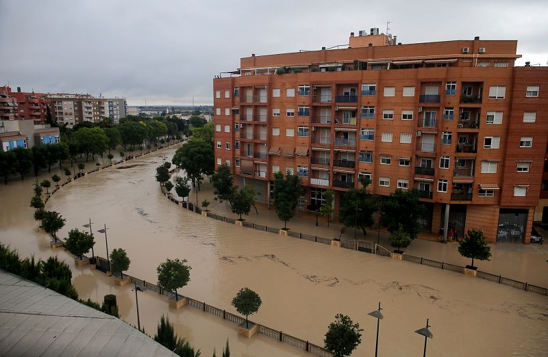 Gota fría: Vista aérea del río Segura a su paso por Orihuela (Alicante). 