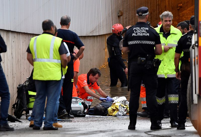 Gota fría Almería - Rescatan al hombre muerto en un túnel de Almería anegado por las lluvias