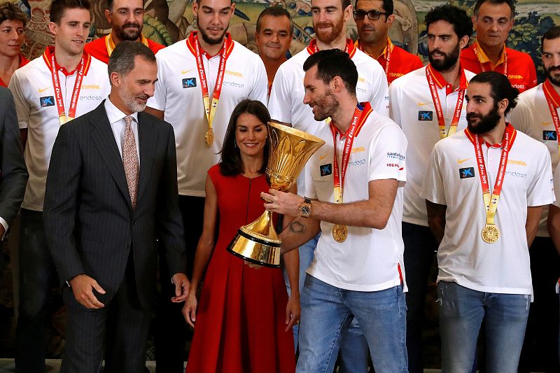 Los reyes Felipe han recibido a los campeones del Mundo en Zarzuela.