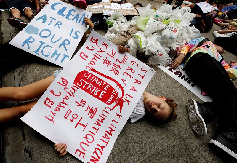 Protesta en Bangkok ante el Ministerio de Medio Ambiente