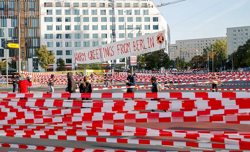 Corte de un puente en Berlín para defender el medioambiente