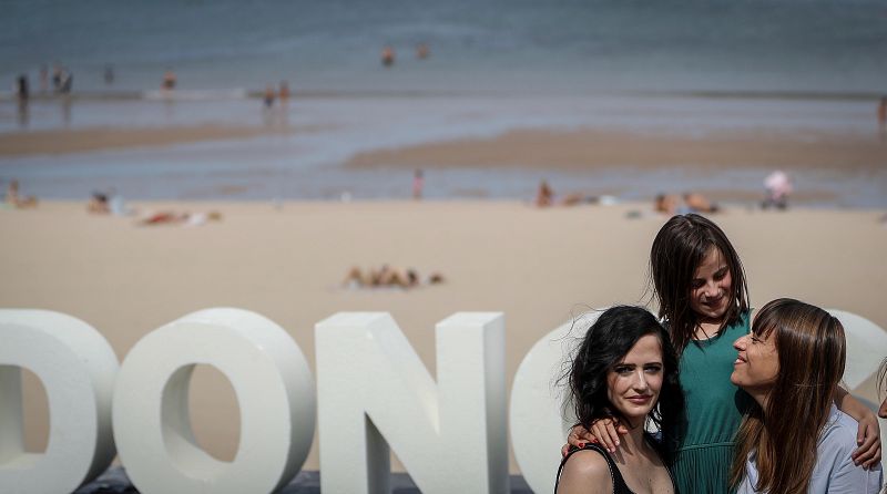 La directora Alice Winocour (derecha) y las actrices Eva Green y Zélie Boulant durante la presentación de su película 'Proxima'