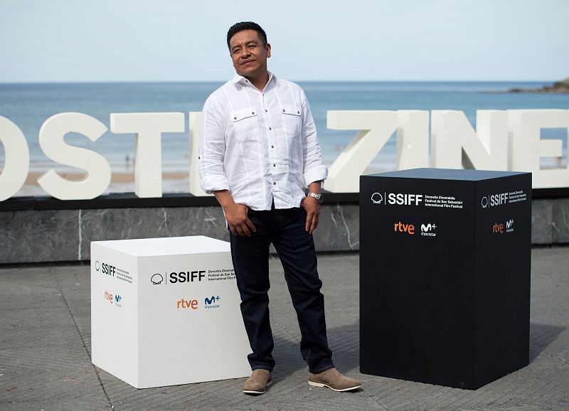 El actor mexicano Hugo Mendoza posa durante el 'photocall' de su película 'Mano de obra'