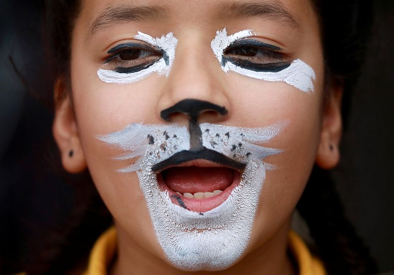 160 paises de todo el mundo están llamados a sumarse a la Huelga Mundial por el Clima y pedir actuaciones que frenen el cambio climático. Una estudiante con la cara pintada participa en la jornada reivindicativa en Katmandú (Nepal).