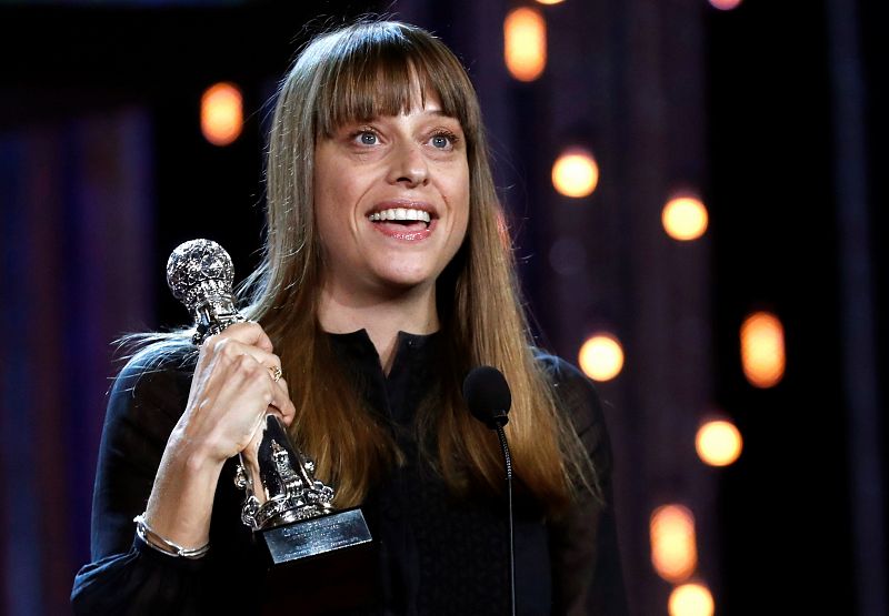 La realizadora Alice Winocour tras recibir el Premio Especial del Jurado por su película 'Próxima'