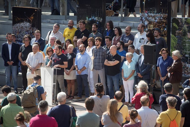 Partidos y entidades llaman a la "lucha no violenta" y "desobediencia civil".