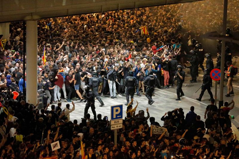 Manifestants a l'Aeroport Josep Tarradelles del Prat