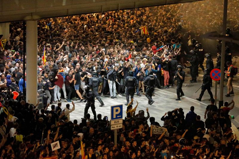 Manifestants a l'Aeroport Josep Tarradelles del Prat