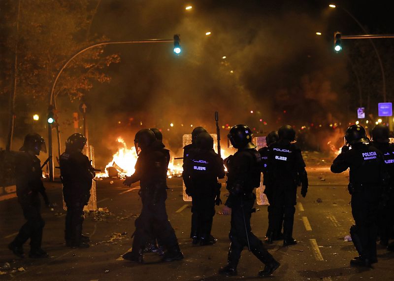 Disturbios tras la concentración convocada por los CDR en Barcelona