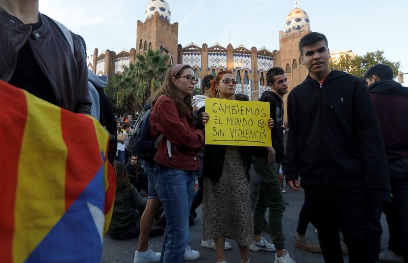 Manifestants en contra de la violència