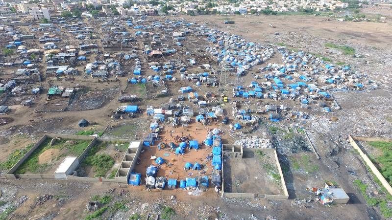  Las tiendas en las que malviven 900 personas de etnia peul, desplazadas por las matanzas étnicas del norte, en medio del vertedero de Faladie