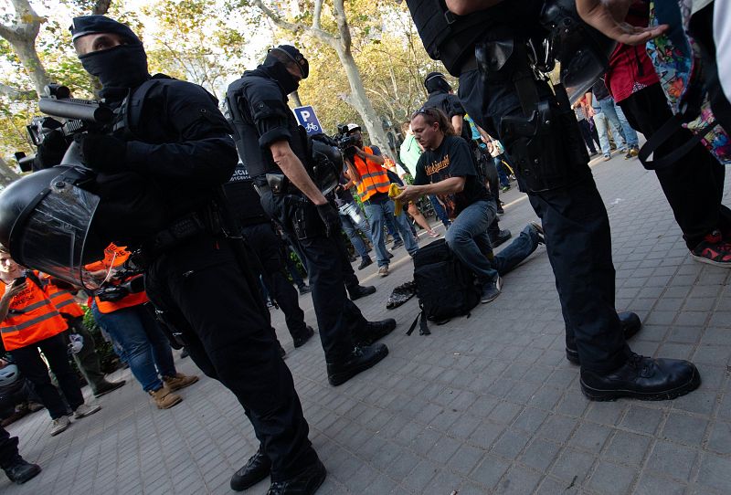 Los Mossos d'Esquadra están controlando los accesos a la plaza de Urquinaona ante una nueva protesta convocada por los CDR.