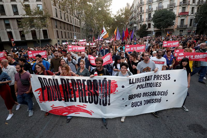 Nuevas protestas en el centro de Barcelona en contra de la sentencia del 'procés'.