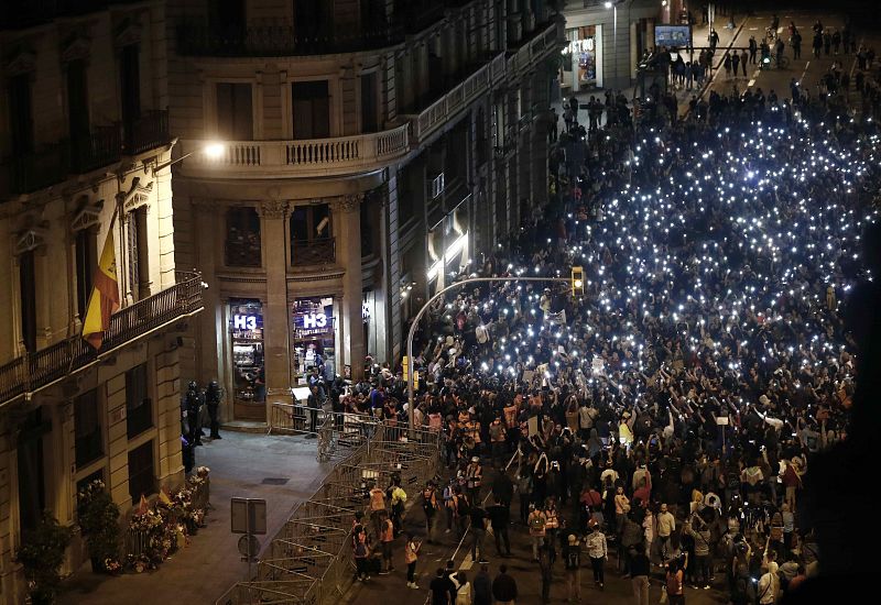 Miles de manifestantes se concentran en Barcelona