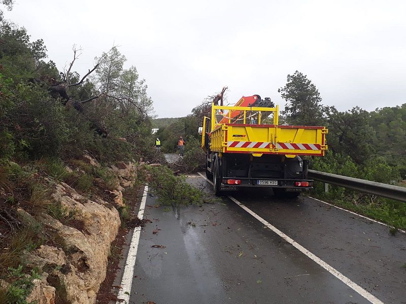 Carreteras cortadas en Ibiza por las fuertes lluvias de la DANA