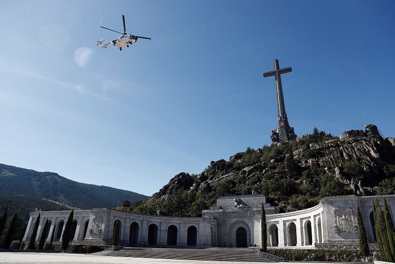 Helicóptero que ha trasladado el féretro con los restos de Franco