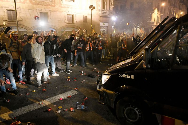 Los CDR han acosado a las fuerzas policiales antes de las cargas.