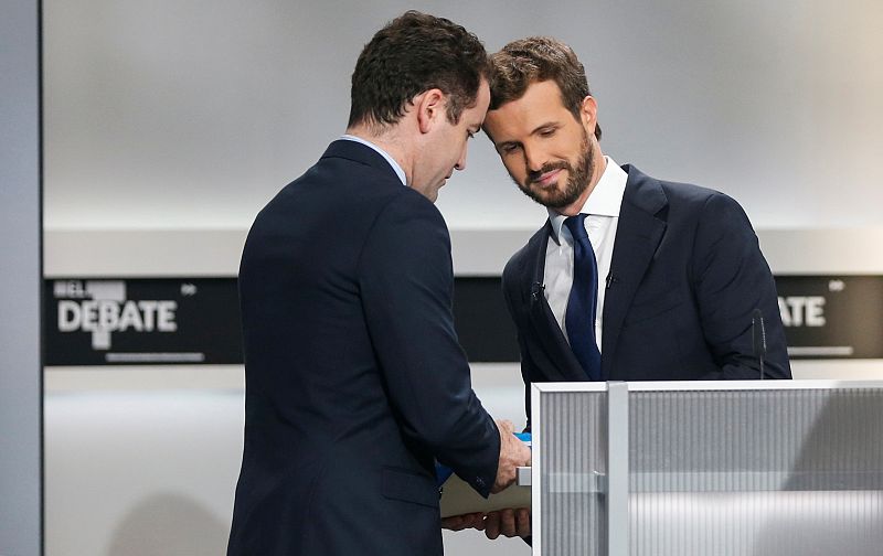 Pablo Casado antes del inicio del debate