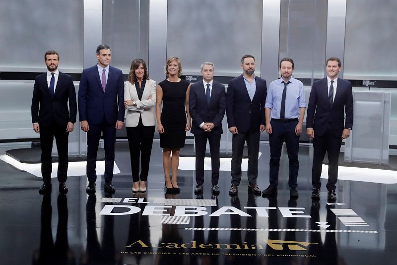 Foto de familia del debate a cinco