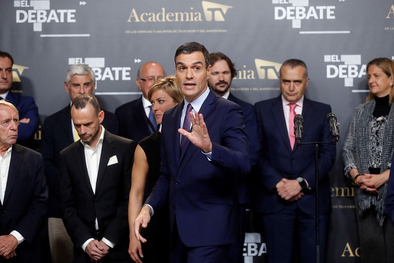 Sánchez atiende a la prensa