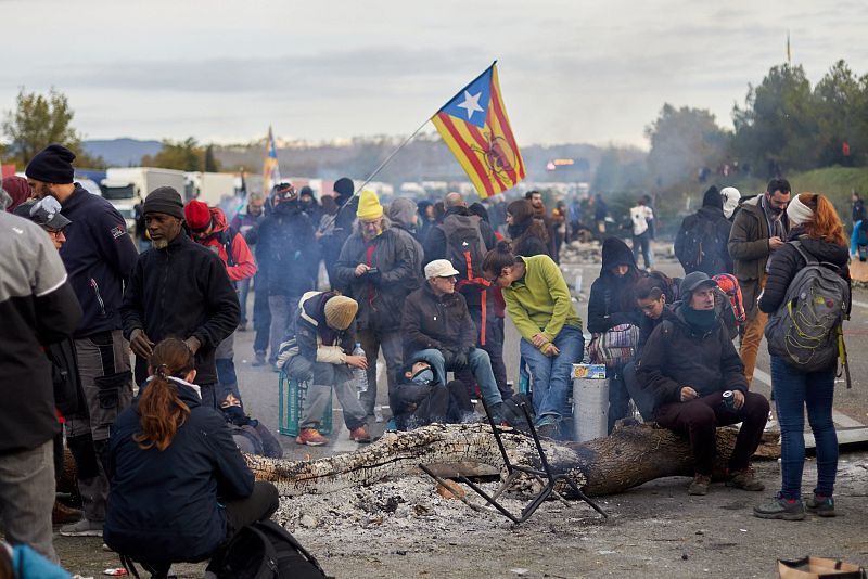 Durant el matí de dimecres els manifestants han bloquejat l'AP-7 a l'altura de Salt