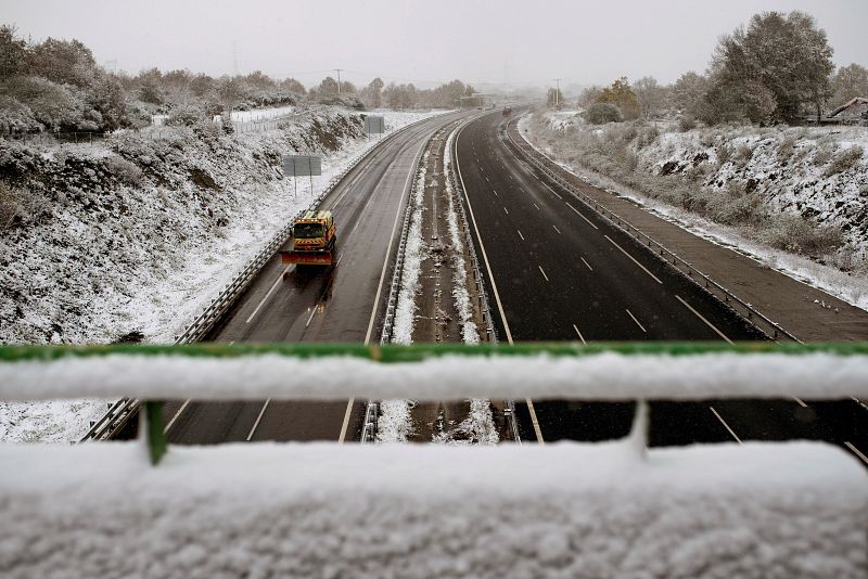  Vista de la autovía A-52 a la altura de A Gudiña, dónde los vientos soplan fuertes en las zonas del interior.