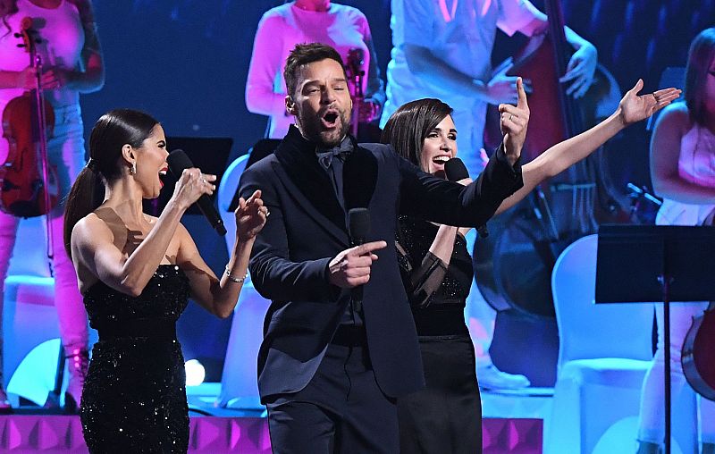 Ricky Martin en los Grammy Latino 2019. Insistimos: Las fotos robadas en plena actuación no suelen ser favorecedoras.