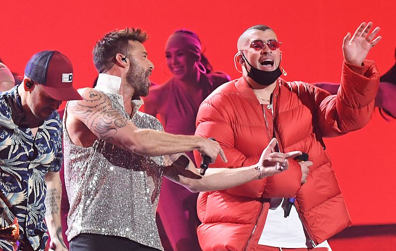 Talento boricua sobre el escenario: Ricky Martin, Bad Bunny y René interpretan "Cántalo".