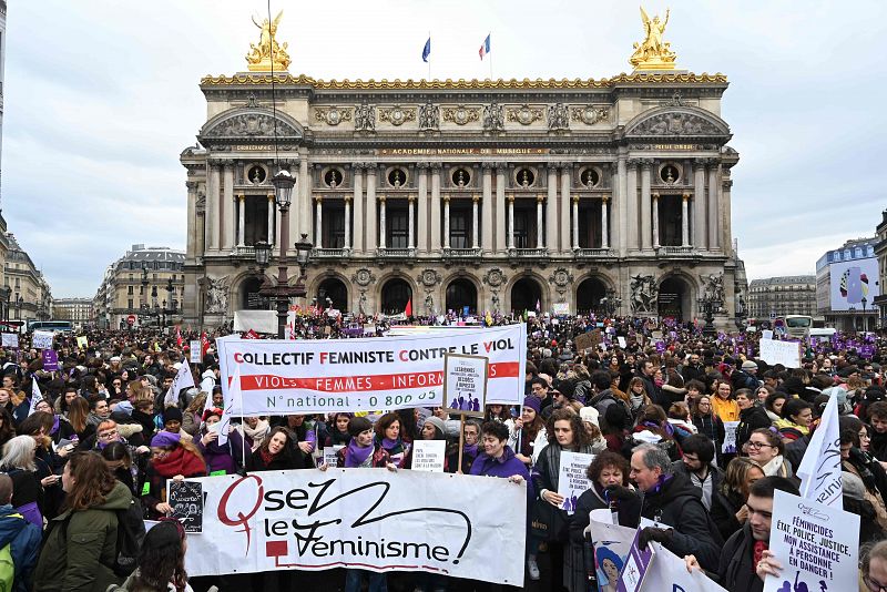 La marcha a su paso por la Plaza de la Ópera