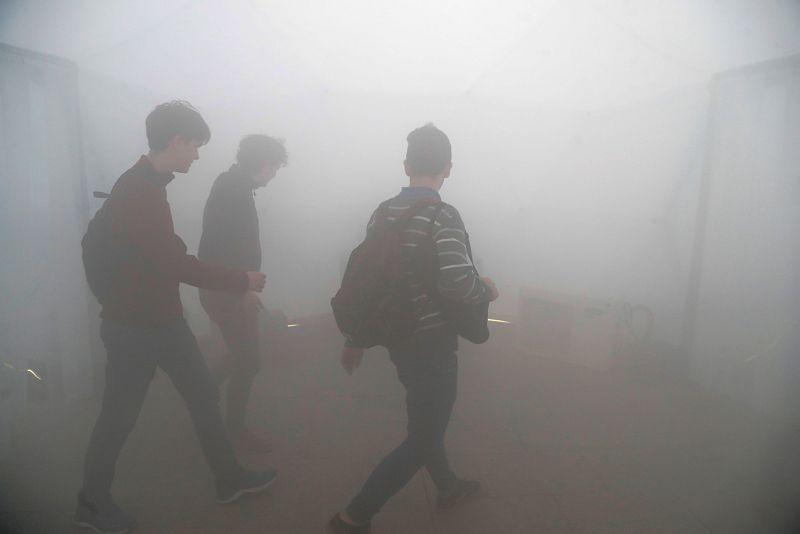 Interior de un "iglú" donde se simula la polución de diferentes ciudades dentro de la cumbre del clima.
