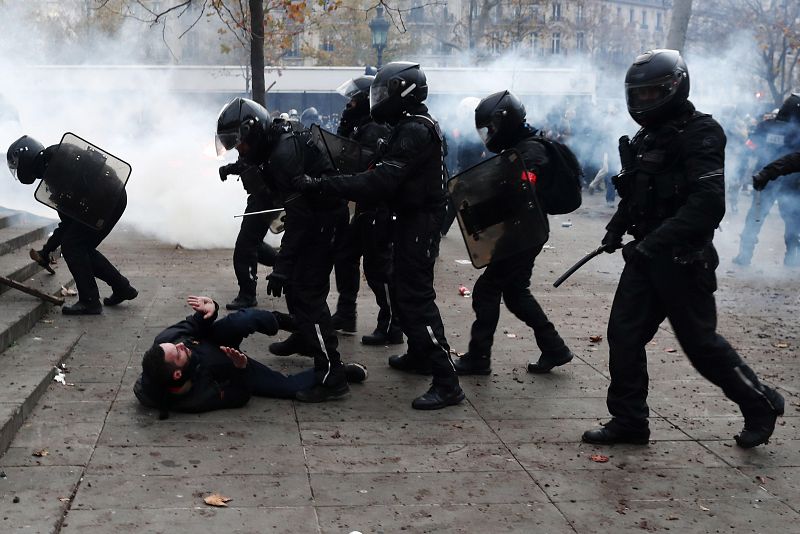 Enfrentamientos entre la policía y los manifestantes