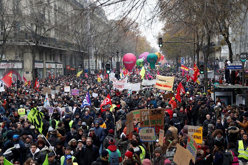 Multitudinaria marcha en París durante la huelga