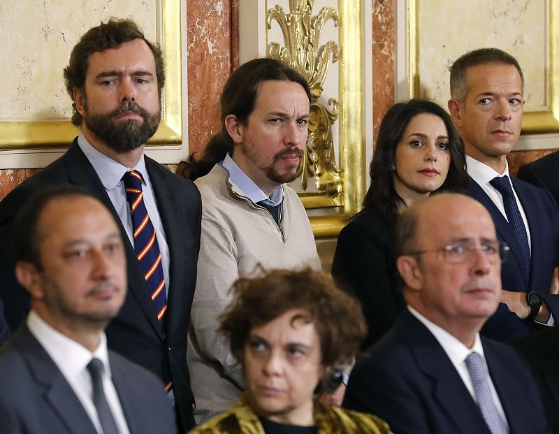 El diputado de Vox Iván Espinosa de los Monteros, el líder de Podemos, Pablo Iglesias, e Inés Arrimadas, de Ciudadanos,i-d., durante la sesión solemne de las Cortes con motivo de la celebración del 41 aniversario de la Constitución.