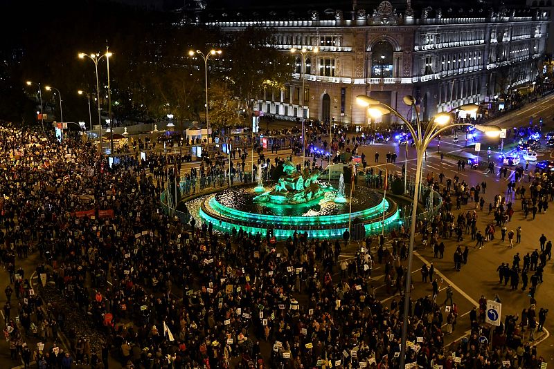 La Plaza de Cibeles, de verde por la Tierra