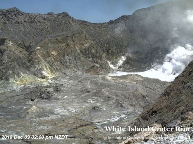 Las autoridades neozelandesas han establecido un perímetro de seguridad y la cancelación inmediata de todas las excursiones, incluidas los barcos turísticos, alrededor de la isla del volcán Whakaari, visitada cada año por unas 10.000 personas