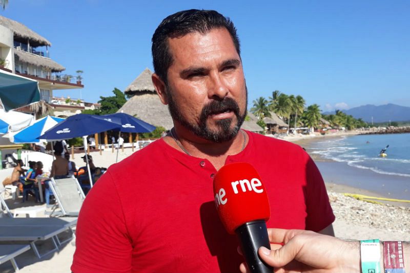 Isaí Pelayo, propietario de embarcaciones turísticas en Punta de Mita.