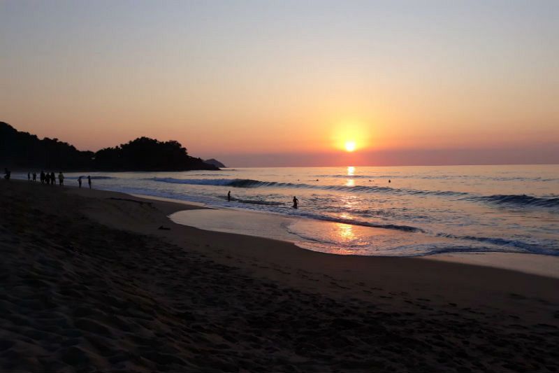 Puesta de sol en la playa de San Pancho.