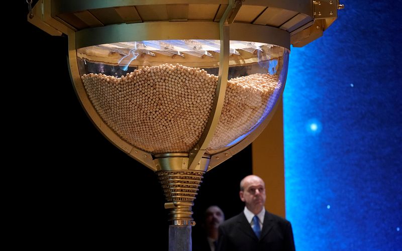 Las bolas de la Lotería, justo antes de que comience el sorteo de Navidad.