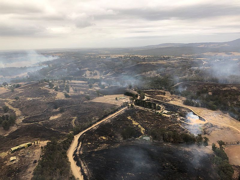 Los incendios arrasan los campos en Bairnsdale, Victoria